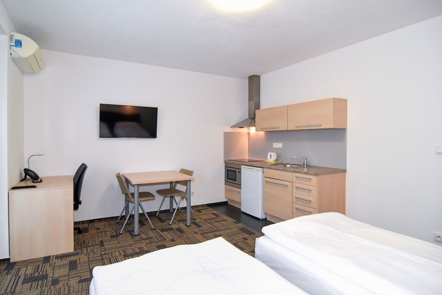 Pronájem luxusního zařízeného bytu 1+kk s balkonem a klimatizací, 35 m2