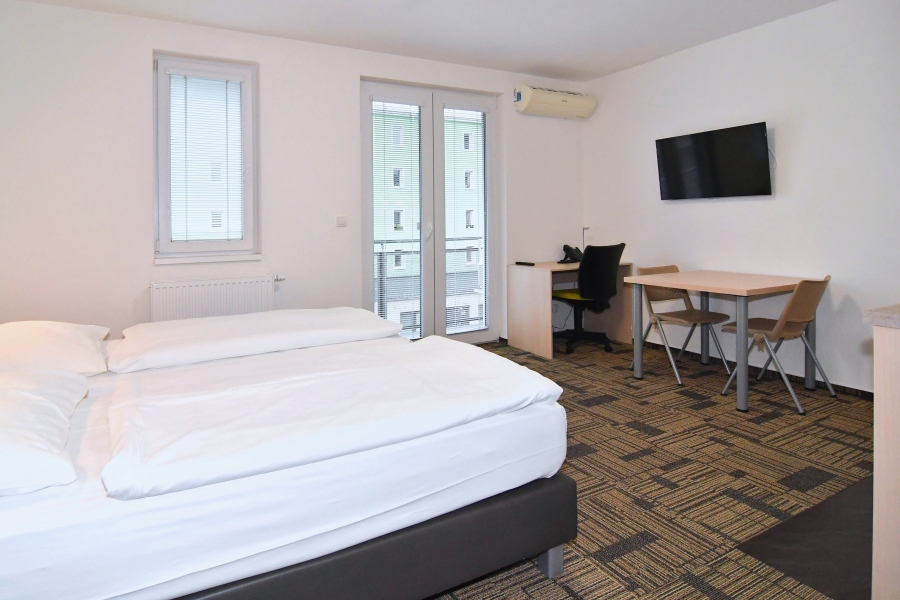 Pronájem luxusního zařízeného bytu 1+kk s balkonem a klimatizací, 35 m2