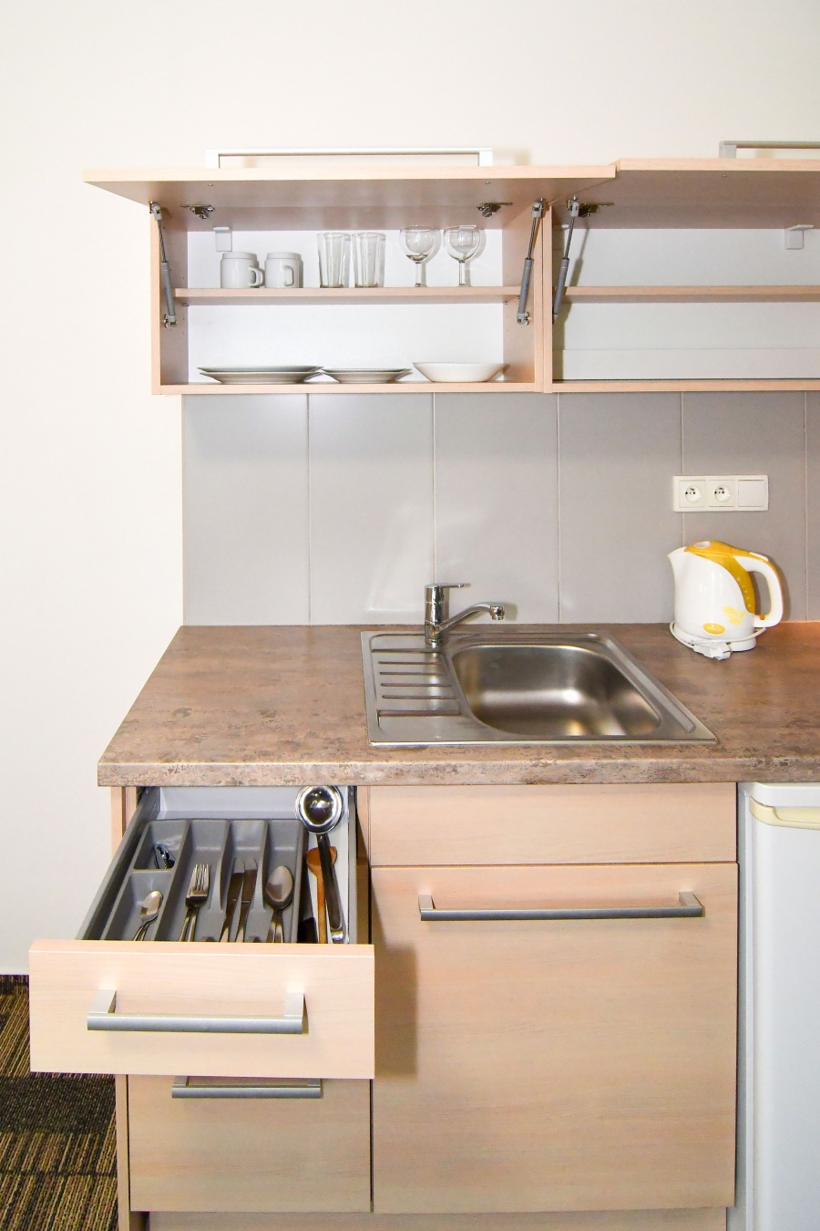 Pronájem luxusního zařízeného bytu 1+kk s balkonem a klimatizací, 35 m2