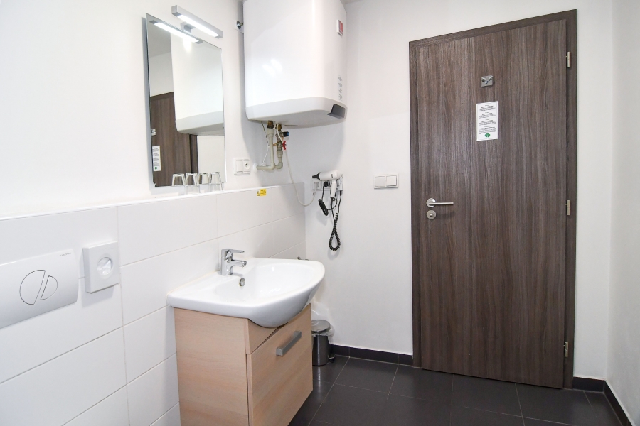 Pronájem luxusního zařízeného bytu 1+kk s balkonem a klimatizací, 35 m2