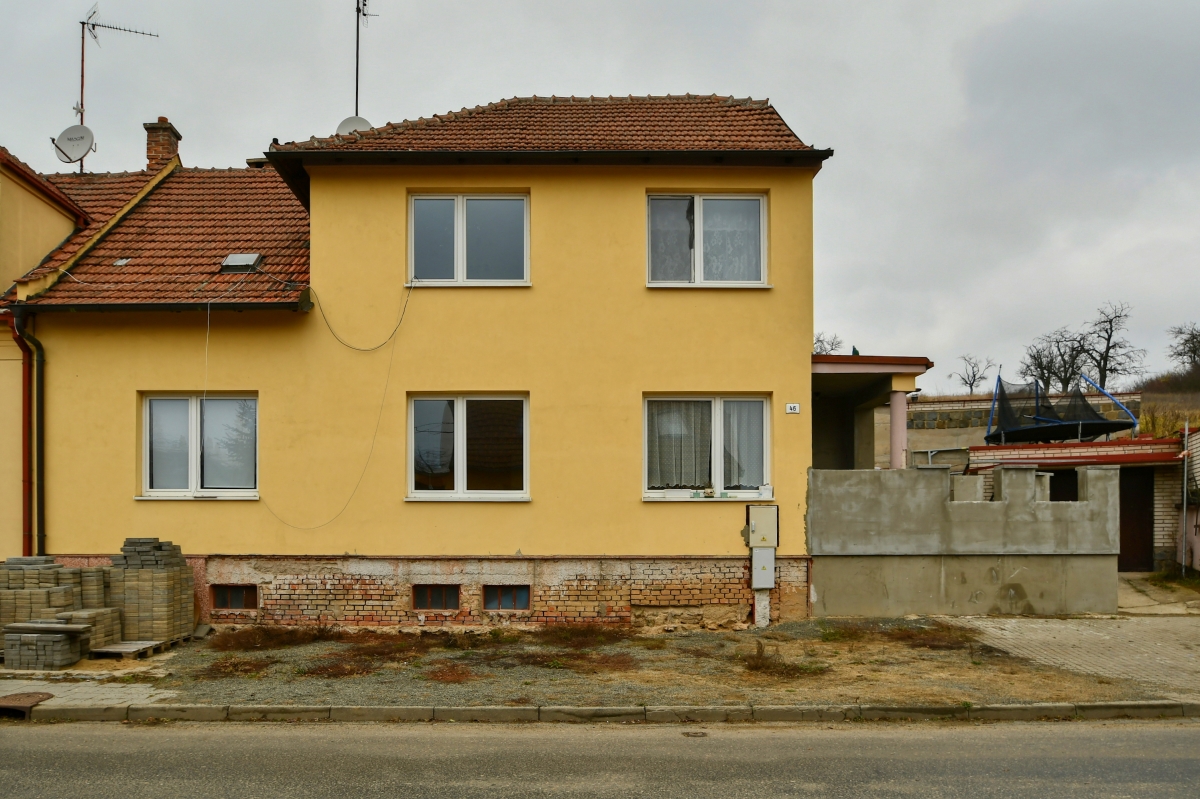 pohled na rodinný dům z ulice Brněnská